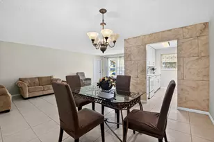 7205 W Oakridge Cir, Lake Worth, FL 33462 - Photo 9