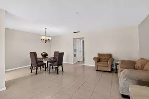 7205 W Oakridge Cir, Lake Worth, FL 33462 - Photo 7