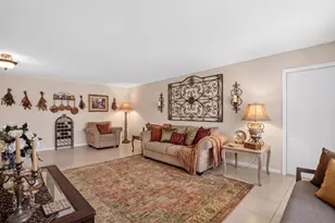 7205 W Oakridge Cir, Lake Worth, FL 33462 - Photo 5