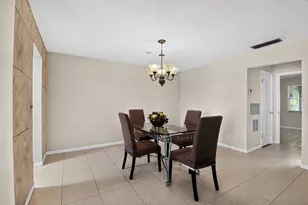 7205 W Oakridge Cir, Lake Worth, FL 33462 - Photo 9