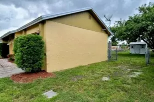 533 SW Carter Ave, Port Saint Lucie, FL 34983 - Photo 9