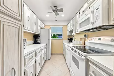 415 High Point Boulevard #B, Delray Beach, FL 33445 - Photo 11