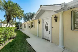 693 Hudson Bay Dr, Palm Beach Gardens, FL 33410 - Photo 9
