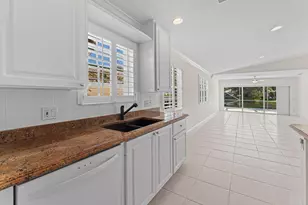 693 Hudson Bay Dr, Palm Beach Gardens, FL 33410 - Photo 11