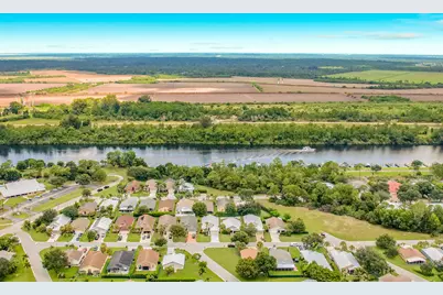 8914 SW Bonneville Drive, Stuart, FL 34997 - Photo 23
