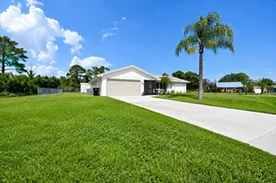 1091 SE Preston Ln, Port Saint Lucie, FL 34983 - Photo 3