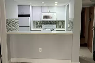 7035 NW 186th St, Hialeah, FL 33015 - Photo 5