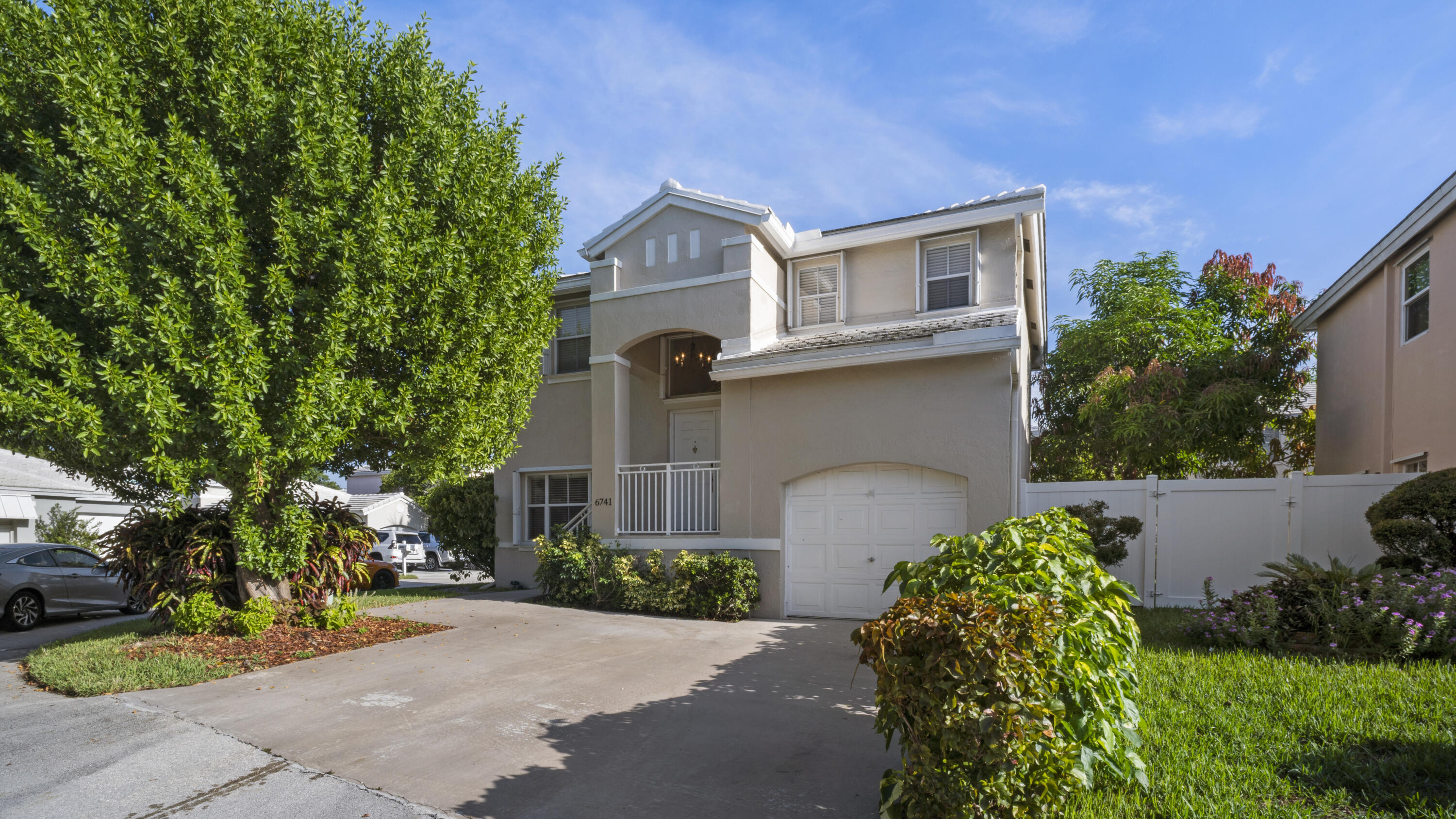 6741 Fern St - 6741 Fern St, Margate, FL 33063 Luxury Property | Jose Angel Pina
