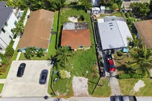 245 NE 11th St, Delray Beach, FL 33483 - Photo 1