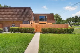 185 Charter Way, West Palm Beach, FL 33407 - Photo 1