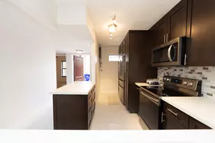 11060 S Lakeview Dr, Pembroke Pines, FL 33026 - Photo 17