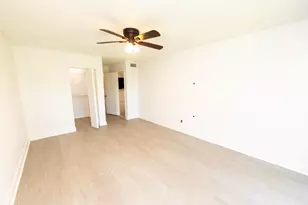 11060 S Lakeview Dr, Pembroke Pines, FL 33026 - Photo 33