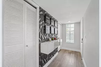 327 Lakeview Drive #203, Weston, FL 33326 - Photo 3