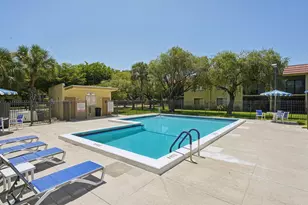 327 Lakeview Dr, Weston, FL 33326 - Photo 17