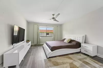 327 Lakeview Drive #203, Weston, FL 33326 - Photo 7