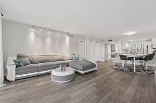 327 Lakeview Dr, Weston, FL 33326 - Photo 5