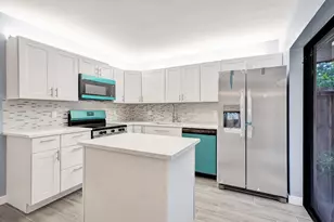 736 NW 98th Cir, Plantation, FL 33324 - Photo 1