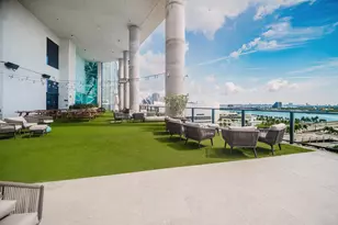 398 NE 5th St, Miami, FL 33132 - Photo 25