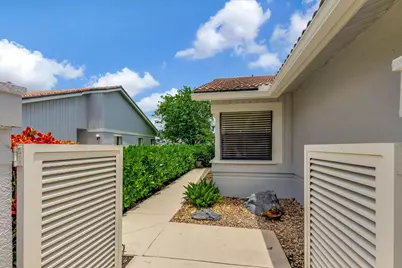 523 Prestwick Circle, Palm Beach Gardens, FL 33418 - Photo 3