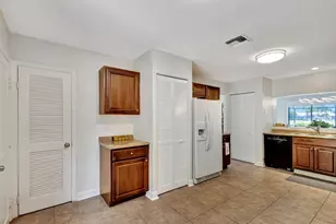 523 Prestwick Cir, Palm Beach Gardens, FL 33418 - Photo 13