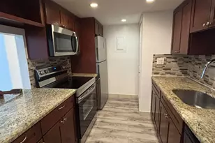 220 Lakeview Dr, Weston, FL 33326 - Photo 9