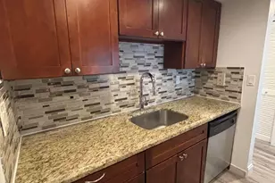 220 Lakeview Dr, Weston, FL 33326 - Photo 9