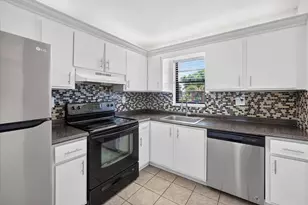 9235 SW 8th St, Boca Raton, FL 33428 - Photo 13