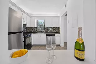 9235 SW 8th St, Boca Raton, FL 33428 - Photo 11
