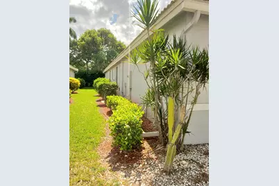 10724 Royal Caribbean Circle, Boynton Beach, FL 33437 - Photo 17