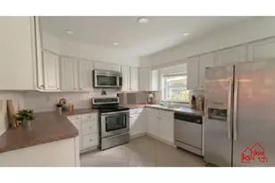 10335 Greenbriar Ct, Boca Raton, FL 33498 - Photo 9