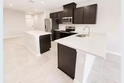 100 Savannah Lakes Boulevard, Fort Pierce, FL 34982 - Photo 5