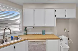 360 NE Jade Cir, Jensen Beach, FL 34957 - Photo 23