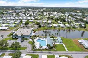 360 NE Jade Cir, Jensen Beach, FL 34957 - Photo 9