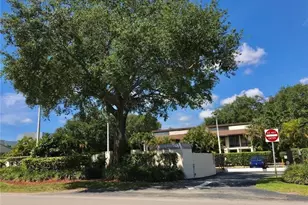 19424 NE 26th Ave, Miami, FL 33180 - Photo 3