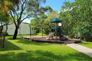 19424 NE 26th Ave, Miami, FL 33180 - Photo 3