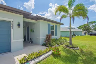 1689 SE Chello Ln, Port Saint Lucie, FL 34983 - Photo 3