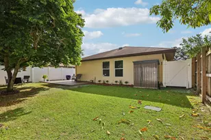 2075 SW 72nd Ave, Davie, FL 33317 - Photo 5
