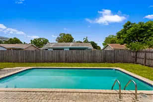 8621 NW 3rd St, Pembroke Pines, FL 33024 - Photo 41