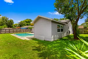 8621 NW 3rd St, Pembroke Pines, FL 33024 - Photo 27