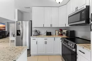 8621 NW 3rd St, Pembroke Pines, FL 33024 - Photo 7