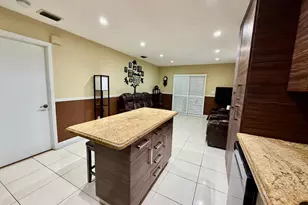 1092 W 32nd St, Hialeah, FL 33012 - Photo 13