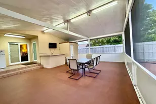 1092 W 32nd St, Hialeah, FL 33012 - Photo 31