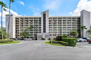 2205 S Cypress Bend Dr, Pompano Beach, FL 33069 - Photo 1