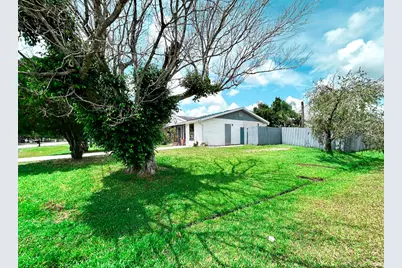 201 NW Floresta Drive, Port Saint Lucie, FL 34983 - Photo 5