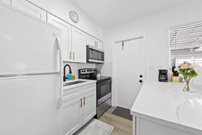 310 NE 6th Street #2, Hallandale Beach, FL 33009 - Photo 5