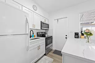 310 NE 6th St, Hallandale Beach, FL 33009 - Photo 5