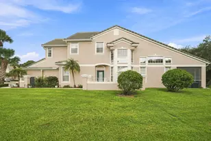 1686 SW Harbour Isles Cir, Port Saint Lucie, FL 34986 - Photo 9