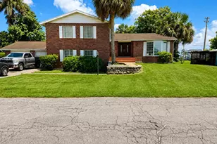 909 NE 3rd St, Belle Glade, FL 33430 - Photo 1