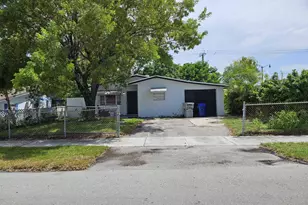 2740 NW 2nd St, Pompano Beach, FL 33069 - Photo 11