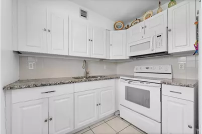 477 Monaco J, Delray Beach, FL 33446 - Photo 9